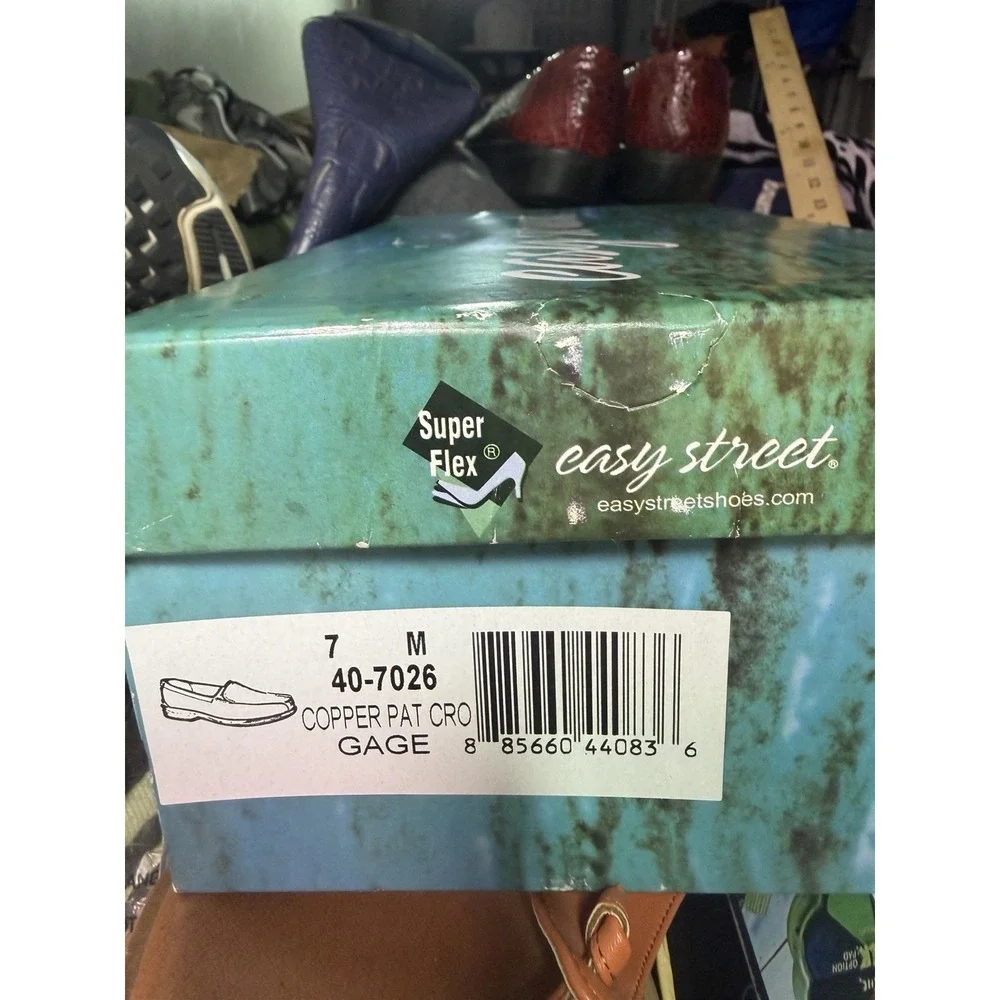 Easy Street Gage Womens 7M Copper Croc Comfort Loafers New In Box Metallic DS